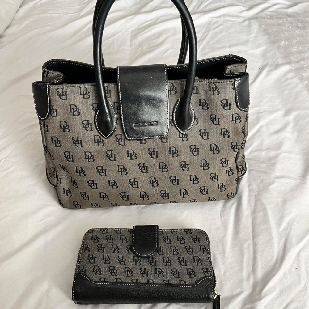 Dooney and Bourke Black Leather and Signature Print Hand Bag and Wallet - Picture 3 of 8